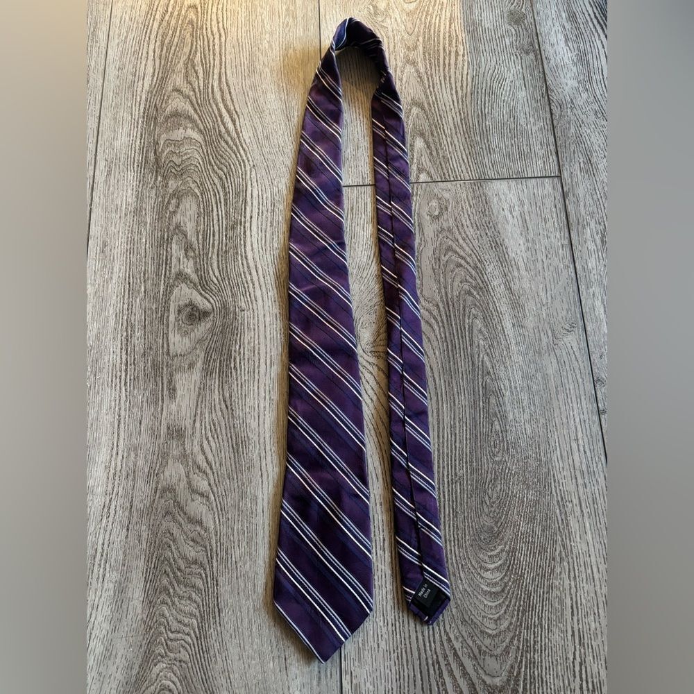 Calvin Klein Elegant Purple Striped Men's Tie